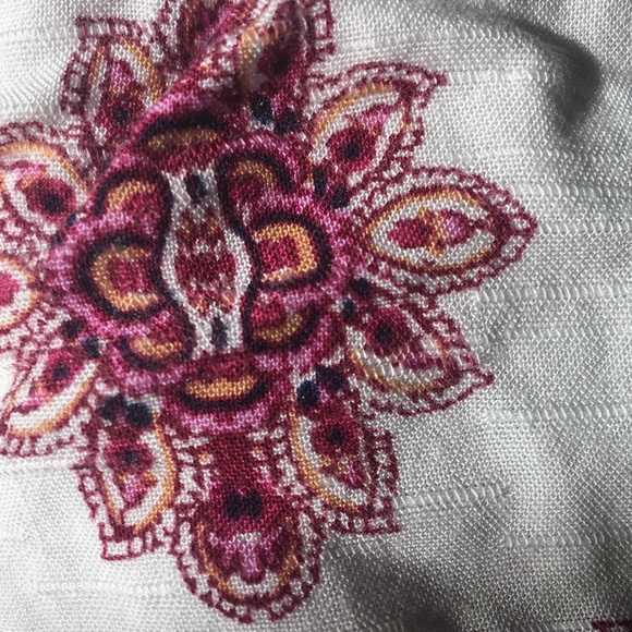 Pink rose white patterned shorts - Picture 4 of 5